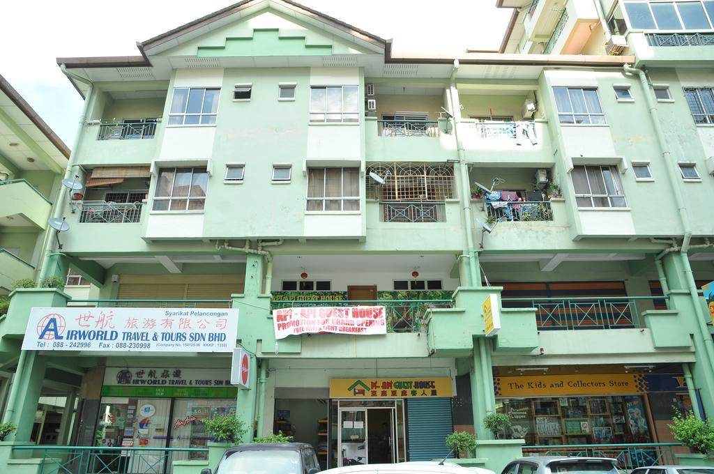 Api-Api Guesthouse Kota Kinabalu Exteriör bild