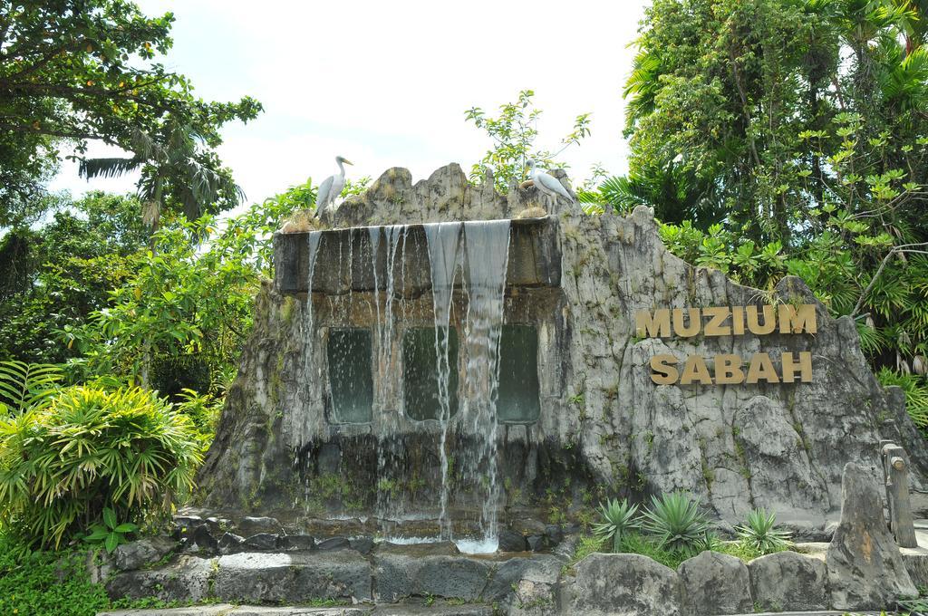 Api-Api Guesthouse Kota Kinabalu Exteriör bild