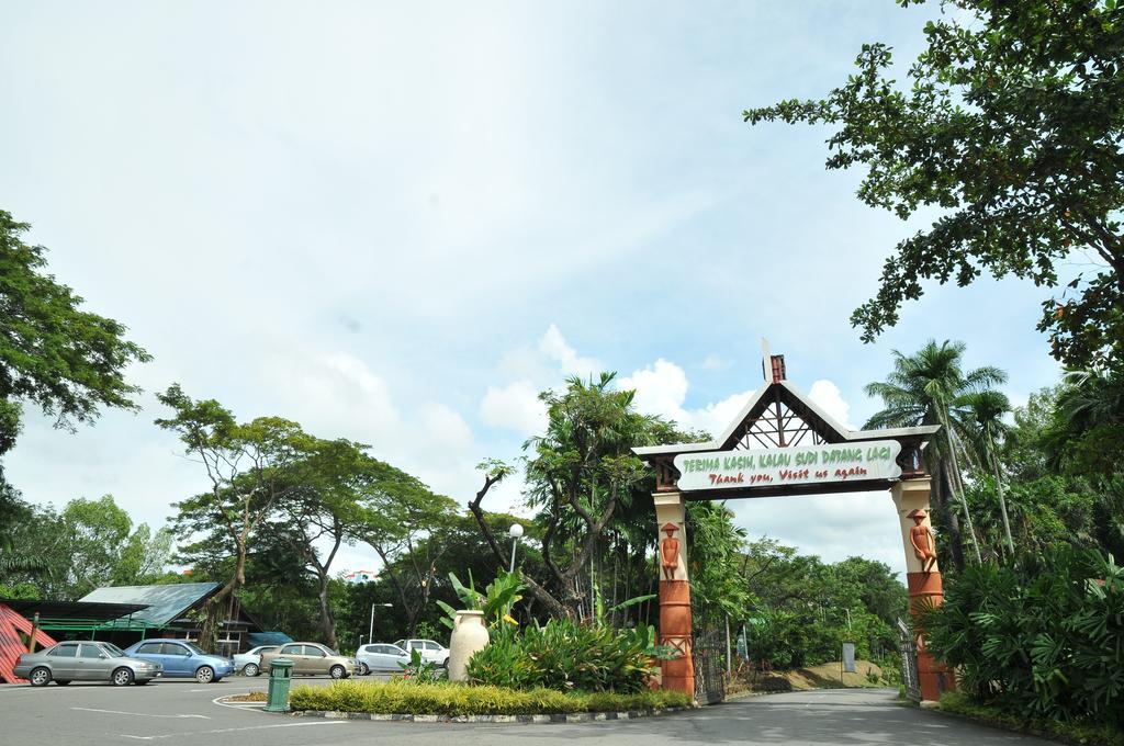 Api-Api Guesthouse Kota Kinabalu Exteriör bild